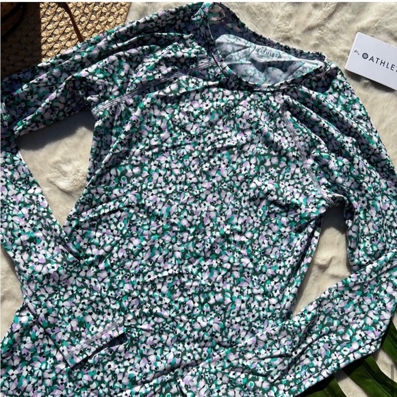 NWT* ATHLETA Point Break Rashguard floral print top - Picture 5 of 7